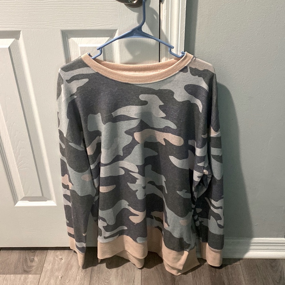 Long sleeve shirt in excellent condition